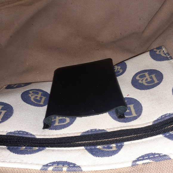 Dooney and Bourke - Picture 6 of 11